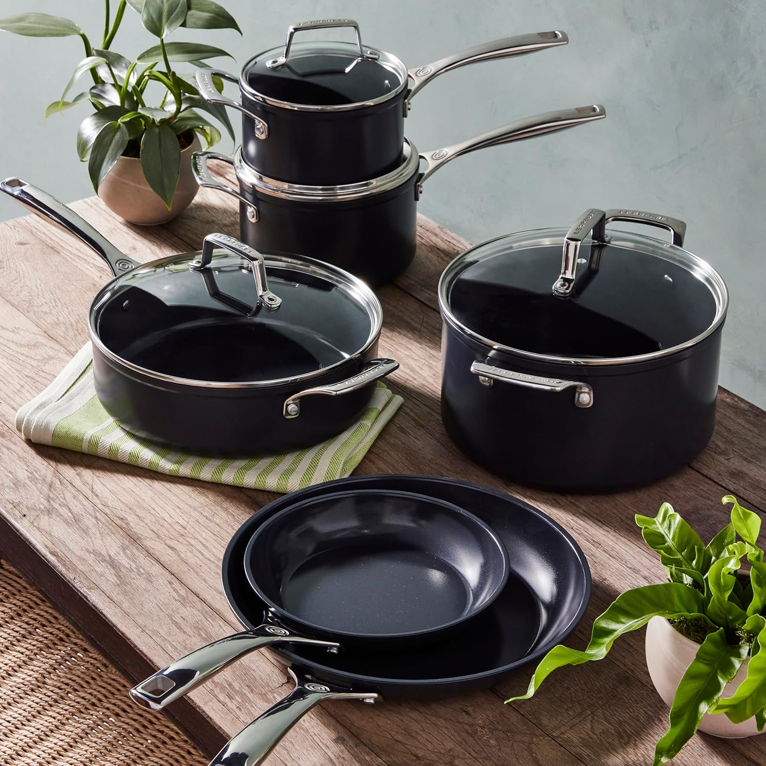 Le Creuset Essential Non-stick Ceramic Shallow Braiser with Glass Lid, 3.5 qt. W313