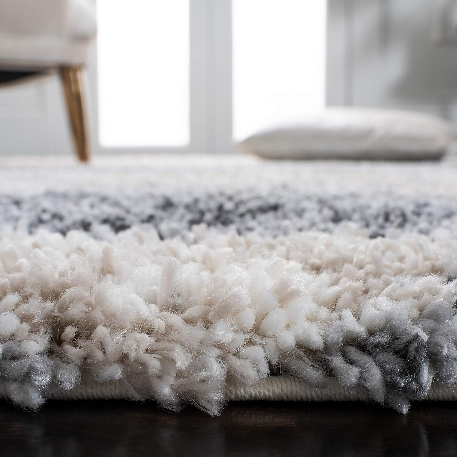 SAFAVIEH Fontana Shag Area Rug - 8' x 10', Grey & Ivory M6282
